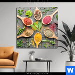 Acrylglasbild Bunte Gewuerze In Holzloeffeln Quadrat Produktvorschau mit dem Bild Bunte Gewürze in Holzlöffeln im Format Quadrat.