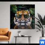 Acrylglasbild Cooler Tiger Quadrat Produktvorschau mit dem Bild Cooler Tiger im Format Quadrat.