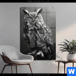 Acrylglasbild Duestere Eleganz Der Eule Hochformat Produktvorschau mit dem Bild Düstere Eleganz der Eule im Format Hochformat.