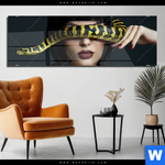Acrylglasbild Frau Mit Gelber Schlange Panorama Produktvorschau mit dem Bild Frau mit gelber Schlange im Format Panorama.
