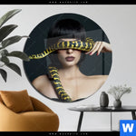 Acrylglasbild Frau Mit Gelber Schlange Rund Produktvorschau mit dem Bild Frau mit gelber Schlange im Format Rund.