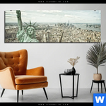 Acrylglasbild Freiheit Ueber Manhattan Panorama Produktvorschau mit dem Bild Freiheit über Manhattan im Format Panorama.