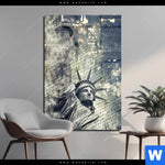 Acrylglasbild Freiheitsstatue Im Sandsturm Hochformat Produktvorschau mit dem Bild Freiheitsstatue im Sandsturm im Format Hochformat.