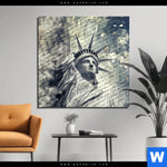 Acrylglasbild Freiheitsstatue Im Sandsturm Quadrat Produktvorschau mit dem Bild Freiheitsstatue im Sandsturm im Format Quadrat.