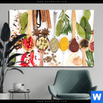 Acrylglasbild Gewuerze Auf Loeffeln Weiss Querformat Produktvorschau mit dem Bild Gewürze auf Löffeln - weiß im Format Querformat.