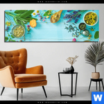 Acrylglasbild Kraeuter Auf Blauem Holztisch Panorama Produktvorschau mit dem Bild Kräuter auf blauem Holztisch im Format Panorama.