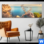 Acrylglasbild Kuestenlandschaft Mit Altem Baum Panorama Produktvorschau mit dem Bild Küstenlandschaft mit altem Baum im Format Panorama.