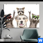 Acrylglasbild Lustige Waschbaeren Mit Hund Querformat Produktvorschau mit dem Bild Lustige Waschbären mit Hund im Format Querformat.
