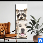 Acrylglasbild Lustige Waschbaeren Mit Hund Schmal Produktvorschau mit dem Bild Lustige Waschbären mit Hund im Format Schmal.