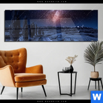 Acrylglasbild Milchstrasse Ueber Einem Feldweg Panorama Produktvorschau mit dem Bild Milchstraße über einem Feldweg im Format Panorama.