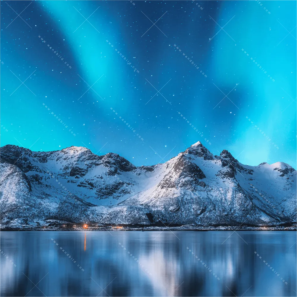Acrylglasbild von wandbild.com - Nordlichter und schneebedeckte Berge -  Panorama