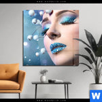 Acrylglasbild Schoenheit In Blau Weiss Quadrat Produktvorschau mit dem Bild Schönheit in Blau & Weiss im Format Quadrat.