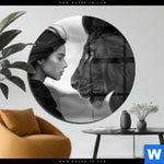 Acrylglasbild Seelenblick Loewe Frau Rund Produktvorschau mit dem Bild Seelenblick - Löwe & Frau im Format Rund.