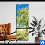 Acrylglasbild Wiese Mit Bluehendem Baum Schmal Produktvorschau mit dem Bild Wiese mit blühendem Baum im Format Schmal.