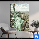 Alu Dibond Bild Freiheit Ueber Manhattan Hochformat Produktvorschau mit dem Bild Freiheit über Manhattan im Format Hochformat.