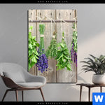 Alu Dibond Bild Frische Kraeuter An Holzstange Hochformat Produktvorschau mit dem Bild Frische Kräuter an Holzstange im Format Hochformat.