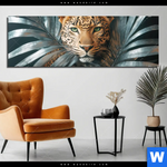 Alu Dibond Bild Leopard Zwischen Blaettern Panorama Produktvorschau mit dem Bild Leopard zwischen Blättern im Format Panorama.