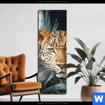 Alu Dibond Bild Leopard Zwischen Blaettern Schmal Produktvorschau mit dem Bild Leopard zwischen Blättern im Format Schmal.