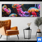 Alu Dibond Bild Leuchtende Quallen Unter Wasser Panorama Produktvorschau mit dem Bild Leuchtende Quallen unter Wasser im Format Panorama.