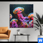 Alu Dibond Bild Leuchtende Quallen Unter Wasser Quadrat Produktvorschau mit dem Bild Leuchtende Quallen unter Wasser im Format Quadrat.