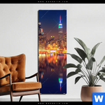 Alu Dibond Bild Manhattan Bei Nacht Schmal Produktvorschau mit dem Bild Manhattan bei Nacht im Format Schmal.