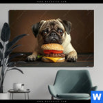 Alu Dibond Bild Mops Mit Cheeseburger Querformat Produktvorschau mit dem Bild Mops mit Cheeseburger im Format Querformat.