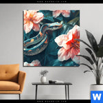 Alu Dibond Bild Schlange Zwischen Grossen Blueten Quadrat Produktvorschau mit dem Bild Schlange zwischen großen Blüten im Format Quadrat.