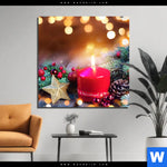 Aluminiumbild Gebürstet Adventskerze Mit Weihnachtsschmuck Quadrat Produktvorschau mit dem Bild Adventskerze mit Weihnachtsschmuck im Format Quadrat.