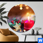 Aluminiumbild Gebürstet Adventskerze Mit Weihnachtsschmuck Rund Produktvorschau mit dem Bild Adventskerze mit Weihnachtsschmuck im Format Rund.