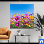 Aluminiumbild Gebürstet Blumenwiese Unter Blauem Himmel Quadrat Produktvorschau mit dem Bild Blumenwiese unter blauem Himmel im Format Quadrat.
