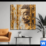 Aluminiumbild Gebürstet Buddha Statue Im Goldenen Bambus Quadrat Produktvorschau mit dem Bild Buddha-Statue im goldenen Bambus im Format Quadrat.