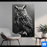 Aluminiumbild Gebürstet Duestere Eleganz Der Eule Hochformat Produktvorschau mit dem Bild Düstere Eleganz der Eule im Format Hochformat.