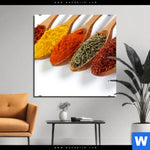 Aluminiumbild Gebürstet Farbige Gewuerze Auf Holzloeffel Quadrat Produktvorschau mit dem Bild Farbige Gewürze auf Holzlöffel im Format Quadrat.