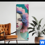 Aluminiumbild Gebürstet Florales Frauenportraet Miona Schmal Produktvorschau mit dem Bild Florales Frauenporträt - Miona im Format Schmal.