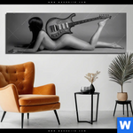 Aluminiumbild Gebürstet Frau Gitarre No 2 Panorama Produktvorschau mit dem Bild Frau & Gitarre No.2 im Format Panorama.
