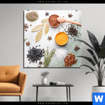Aluminiumbild Gebürstet Gewuerze Auf Hellem Untergrund Quadrat Produktvorschau mit dem Bild Gewürze auf hellem Untergrund im Format Quadrat.