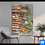 Aluminiumbild Gebürstet Gewuerze Auf Holzloeffeln Hochformat Produktvorschau mit dem Bild Gewürze auf Holzlöffeln im Format Hochformat.