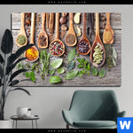 Aluminiumbild Gebürstet Gewuerze Auf Holzloeffeln Querformat Produktvorschau mit dem Bild Gewürze auf Holzlöffeln im Format Querformat.