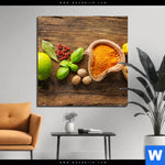 Aluminiumbild Gebürstet Gewuerze Kraeuter Auf Holz Quadrat Produktvorschau mit dem Bild Gewürze & Kräuter auf Holz im Format Quadrat.