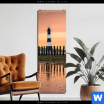 Aluminiumbild Gebürstet Leuchtturm Bei Sonnenuntergang Schmal Produktvorschau mit dem Bild Leuchtturm bei Sonnenuntergang im Format Schmal.