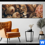 Aluminiumbild Gebürstet Loewe Schlaeft In Blueten Panorama Produktvorschau mit dem Bild Löwe schläft in Blüten im Format Panorama.