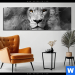 Aluminiumbild Gebürstet Loewengesicht In Rauch Panorama Produktvorschau mit dem Bild Löwengesicht in Rauch im Format Panorama.