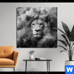 Aluminiumbild Gebürstet Loewengesicht In Rauch Quadrat Produktvorschau mit dem Bild Löwengesicht in Rauch im Format Quadrat.