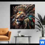 Aluminiumbild Gebürstet Loewenkopf Mit Bunten Federn Quadrat Produktvorschau mit dem Bild Löwenkopf mit bunten Federn im Format Quadrat.