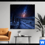 Aluminiumbild Gebürstet Milchstrasse Ueber Einem Feldweg Quadrat Produktvorschau mit dem Bild Milchstraße über einem Feldweg im Format Quadrat.