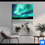 Aluminiumbild Gebürstet Nordlichter Und Schlittenhunde Hochformat Produktvorschau mit dem Bild Nordlichter und Schlittenhunde im Format Hochformat.