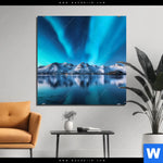 Aluminiumbild Gebürstet Nordlichter Und Schneebedeckte Berge Quadrat Produktvorschau mit dem Bild Nordlichter und schneebedeckte Berge im Format Quadrat.