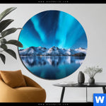 Aluminiumbild Gebürstet Nordlichter Und Schneebedeckte Berge Rund Produktvorschau mit dem Bild Nordlichter und schneebedeckte Berge im Format Rund.