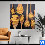 Aluminiumbild Gebürstet Pasta Auf Loeffeln Quadrat Produktvorschau mit dem Bild Pasta auf Löffeln im Format Quadrat.