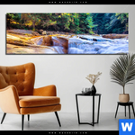 Aluminiumbild Gebürstet Schoener Wasserfall Im Wald Panorama Produktvorschau mit dem Bild Schöner Wasserfall im Wald im Format Panorama.